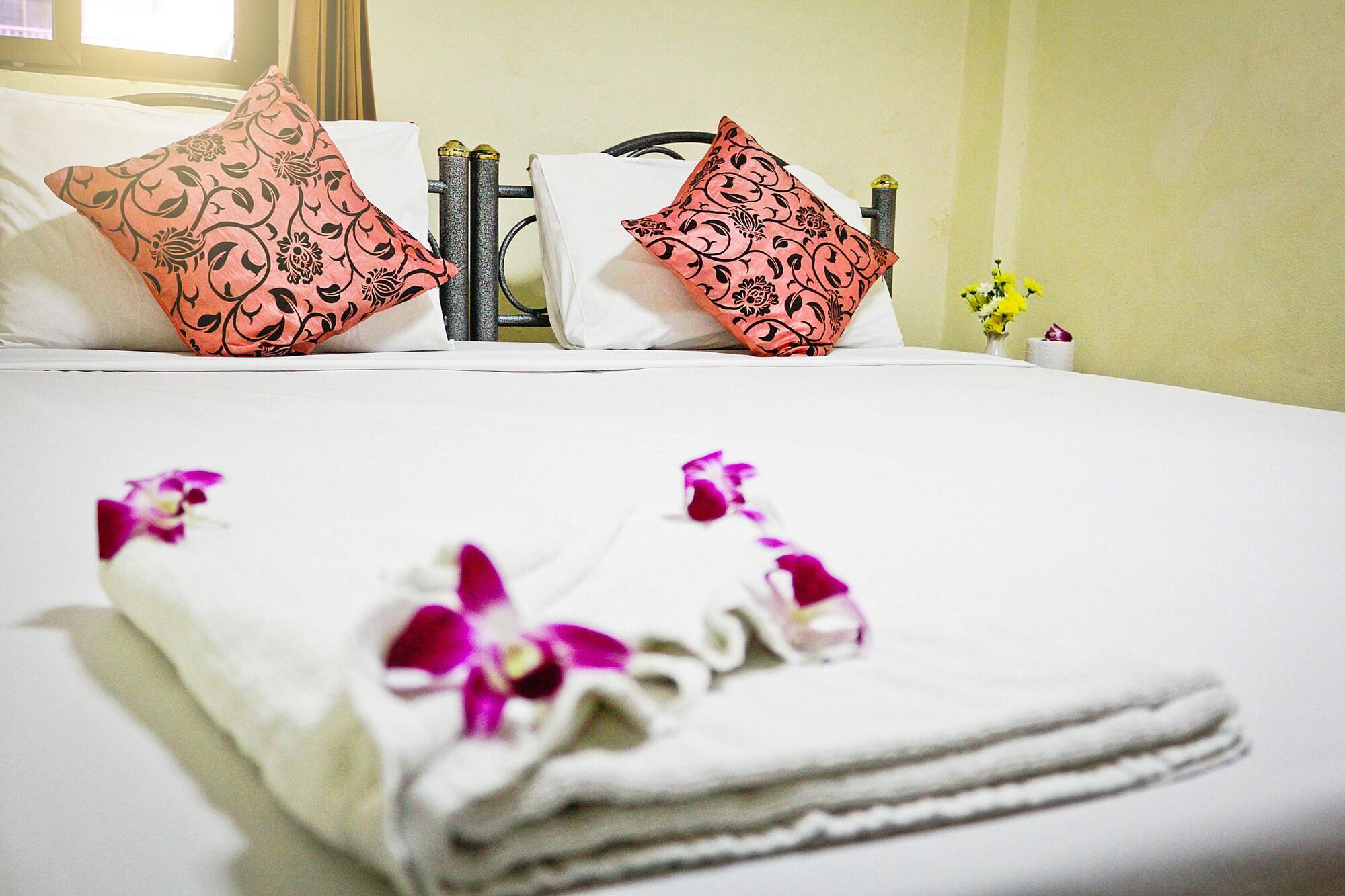 Star Guesthouse Patong Екстер'єр фото