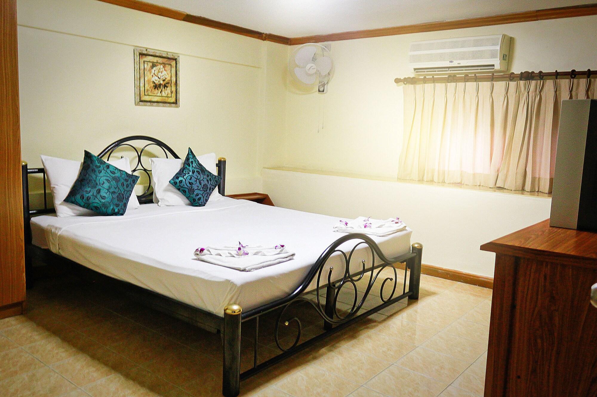Star Guesthouse Patong Екстер'єр фото